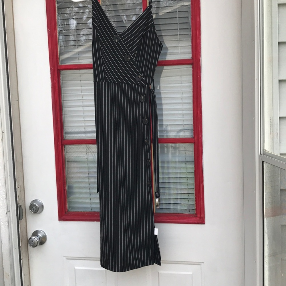 Cute tight dress with belt!